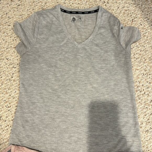 Reebok & Under Armour Women’s Athletic Dri-Fit Shirts Size Small and Medium - Picture 4 of 7